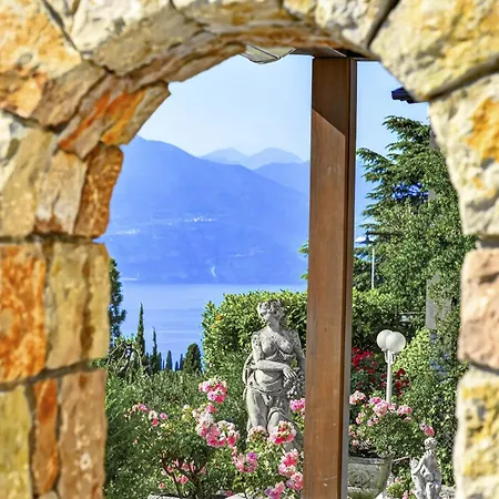 In Vera Torri Del Benaco