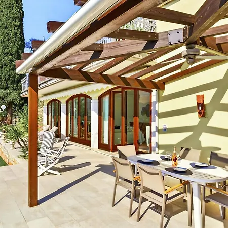 In Vera Villa *