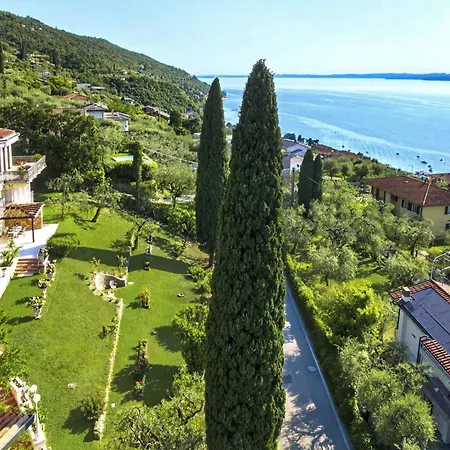 In Vera Villa